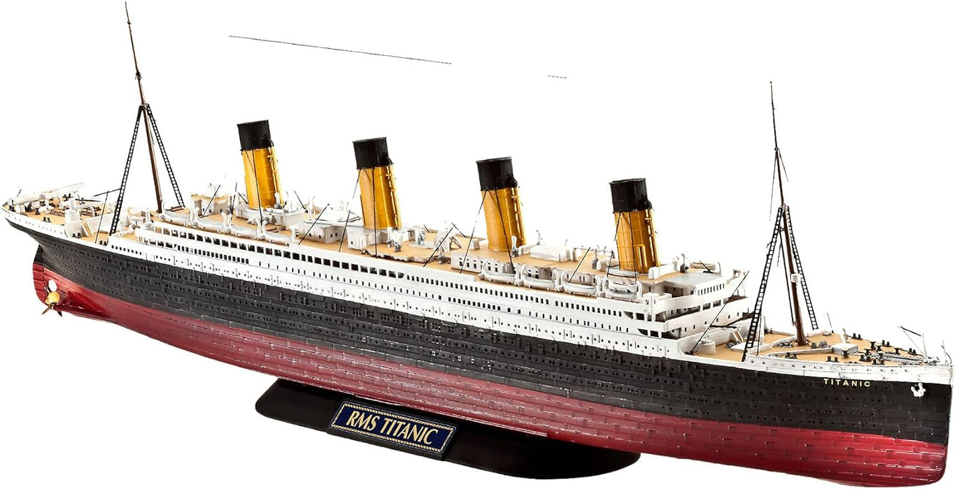 Revell 05210 RMS Titanic Plastic Model Kit